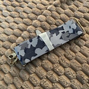 Stella & Dot Blue Crush It Camera Crossbody Wide Camo Purse Strap